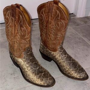 Vintage Tony Lama Diamond back rattle snake skin boots